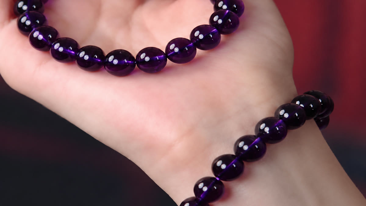 Amethyst bracelet product image linking to Drinkfrie