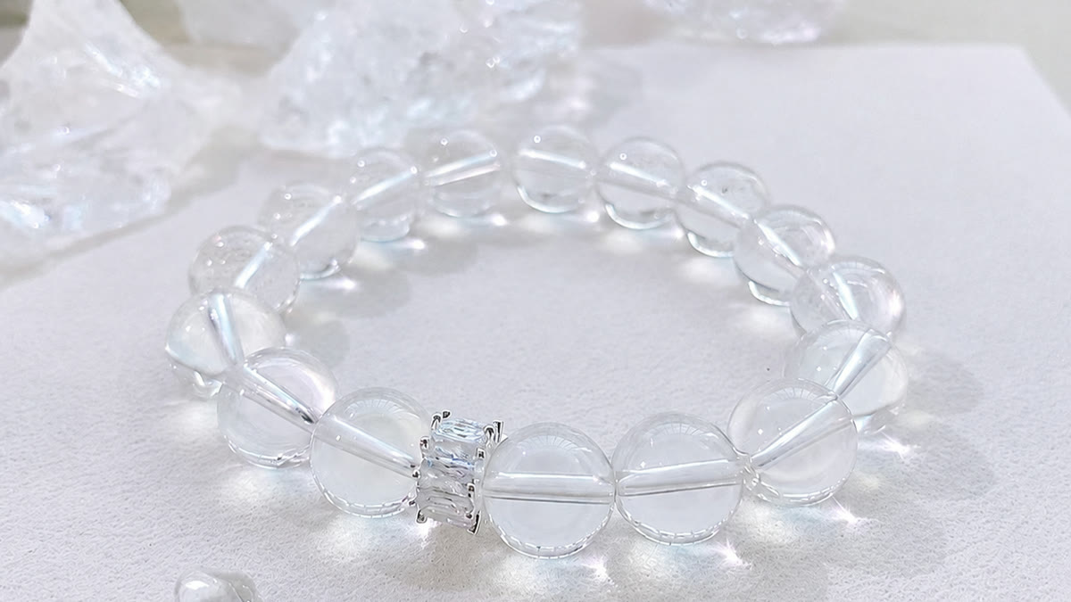 Clear Quartz Bracelet from Drinkfrie